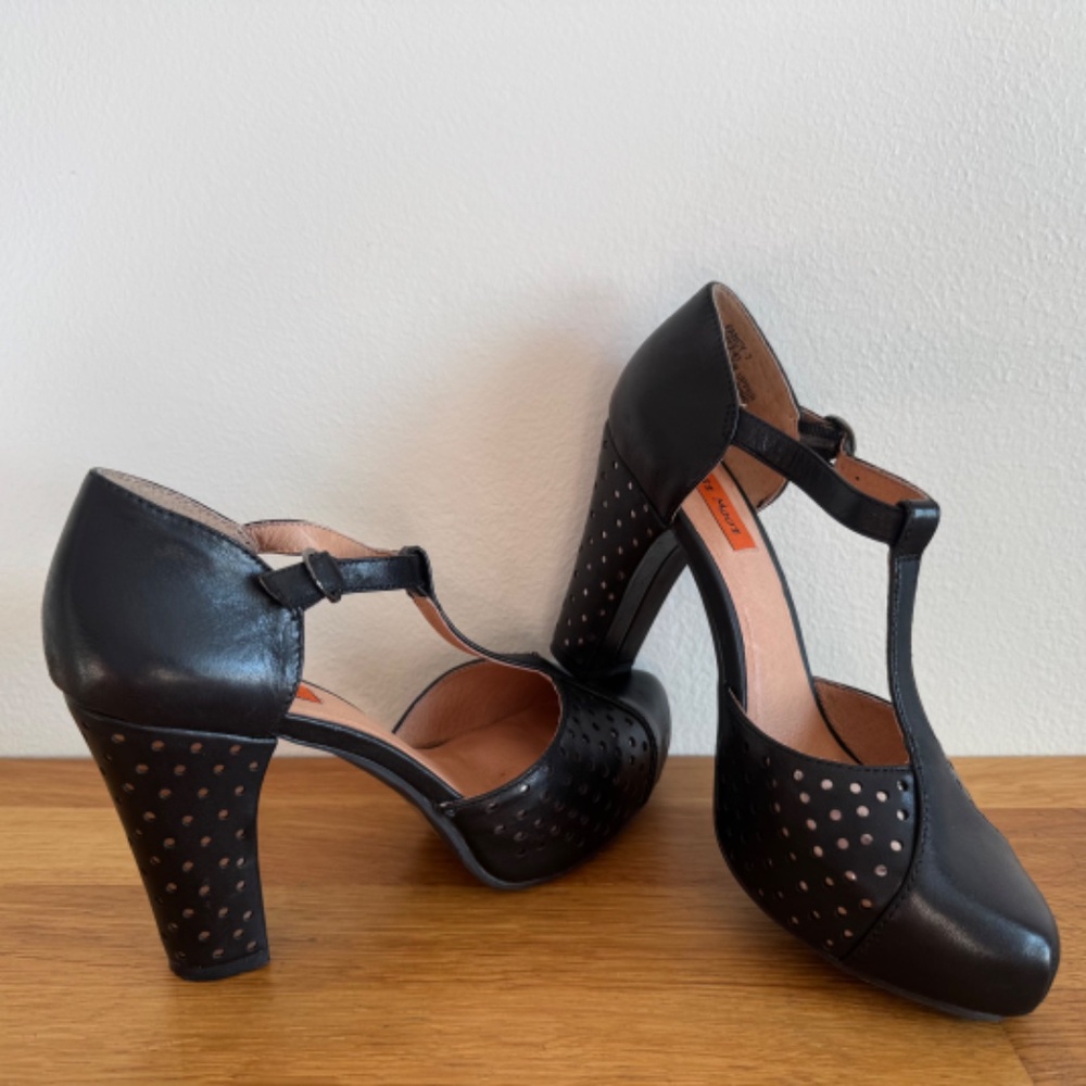 Miz Mooz Fancy Black and Gold Platform Heels 7 New